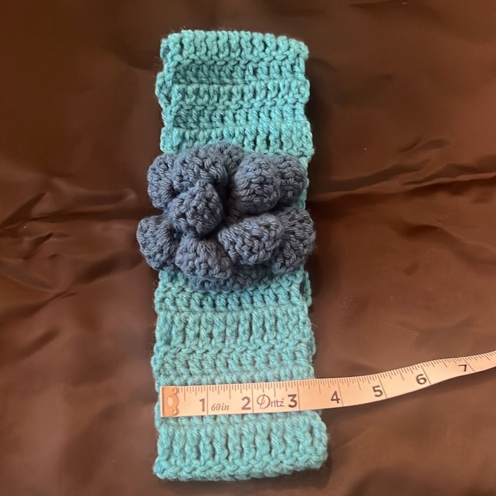 NWT Angelas Designs hand crocheted ear warmer headband with double flower - Picture 5 of 6